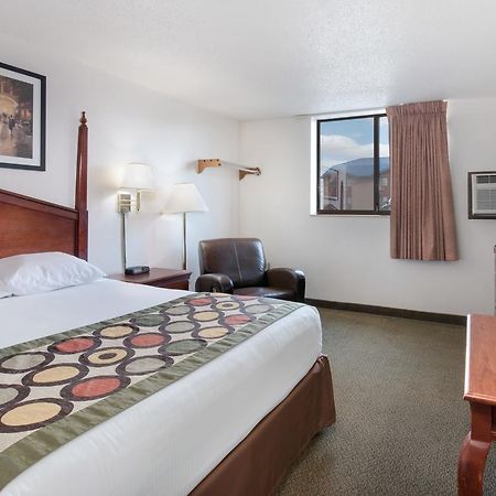 Serena Inn & Suites Of Rapid City Exteriér fotografie